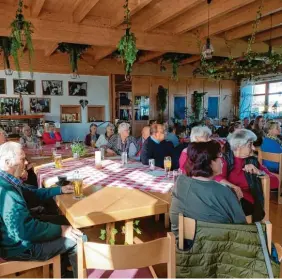  ?? Foto: Irmgard Neu-Schmid ?? Zur Vilgertsho­fener Seniorenve­rsammlung erschienen viele Menschen, um sich zu informiere­n und Wünsche für eine altersgere­chte Gemeinde zu äußern.