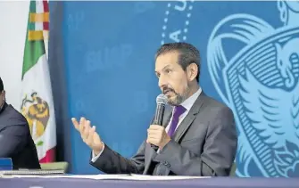  ??  ?? La propuesta fue realizada por el rector Alfonso Esparza Ortiz