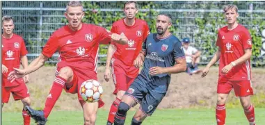  ?? ARCHIVFOTO: SIEDLER ?? Ein heißer Kandidat auf die vorderen Plätze, der TV Neuler (rotes Trikot).