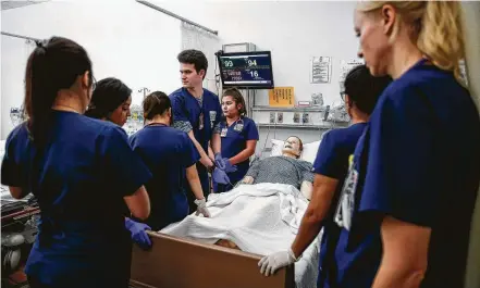  ?? Michael Ciaglo / Houston Chronicle ?? UT Health School of Nursing students work through a pulmonary embolism simulation with a mannequin. Even though male nurses make up just 12 percent of the overall nursing population in the U.S., they earn more than their female counterpar­ts.