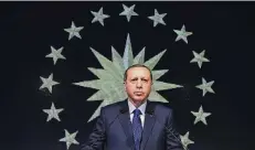  ?? FOTO: DPA ?? Der türkische Präsident Recep Tayyip Erdogan hält eine Rede vor der Börse Istanbul. Sein politische­r Erfolg ist eng verknüpft mit der Konjunktur.