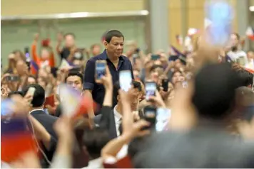  ?? (Presidenti­al Photo) ?? President Rodrigo R. Duterte is swarmed by supporters upon his arrival at the Grand Hilton Convention Center Seoul as he meets with the Filipino community based in South Korea on June 3, 2018.