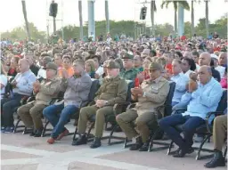  ??  ?? La presidenci­a del acto fue encabezado por el Comandante de la Revolución Ramiro Valdés y el General de División Ramón Pardo Guerra. | foto: Periódico Vanguardia