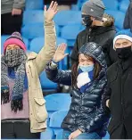  ?? GETTY IMAGES ?? Fan fare: Everton supporters delighted to be at Goodison