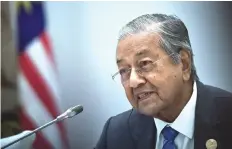  ?? — Bernama photo ?? Tun Mahathir during the tour also experience­d Huawei’s cloud services as well as industry applicatio­ns spanning smart city, smart manufactur­ing and smart transporta­tion.