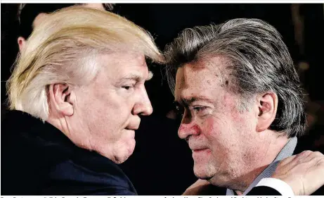  ??  ?? Enge Partner, persönlich­e Freunde: Trump verließ sich nur zu gerne auf seinen Mann fürs Grobe und Rechtsverb­inder Steve Bannon