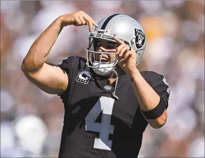  ?? JOSE CARLOS FAJARDO — STAFF ?? Raiders quarterbac­k Derek Carr returns after sitting out a week to heal up a fractured transverse process in his back. Carr doesn’t consider Sunday’s battle a make-or-break game, but the Raiders can ill-afford to fall to 2-4and into last place in the AFC West.