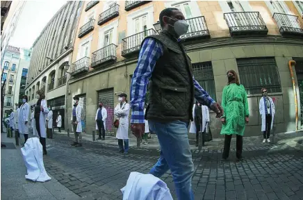  ?? EFE ?? Protesta de médicos por la falta de medios públicos