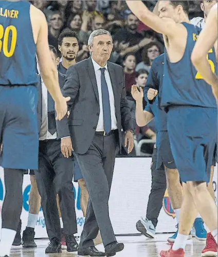  ?? FOTO: PERE PUNTÍ ?? Svetislav Pesic, durante un partido de esta última temporada. El técnico serbio seguirá al frente del Barça Lassa