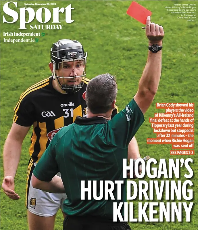  ?? SPORTSFILE ?? Referee James Owens shows Kilkenny’s Richie Hogan the red card during last year’s All-Ireland SHC final loss to Tipperary at Croke Park in 2019