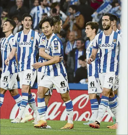  ?? FOTO: UNCITI ?? Los jugadores de la Real celebran el gol de Take Kubo que dio los tres puntos contra el Almería