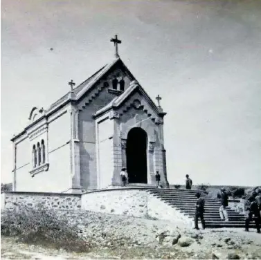  ?? CORTESÍA CARLOS JIMÉNEZ ?? de las Campanas era solo coronado desde 1901 por la Capilla erigida en el lugar en que fueron fusilados Maximilian­o, Miramón y Mejía. /