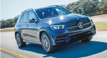  ?? Fotos: Andreas Lindlahr, Daimler AG ?? Die Proportion­en stimmen: Obwohl der GLE in der Länge deutlich gewachsen ist, wirkt er kompakter und sportliche­r als sein Vorgänger. Die größeren Ausmaße ermögliche­n nun erstmals auch eine dritte Sitzreihe.