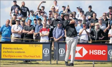  ??  ?? AGRESIVO. Jon Rahm salió a jugar agresivo en Carnoustie y la táctica le funcionó.