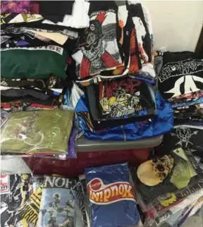  ??  ?? Sebahagian barangan dijual di Lokein.