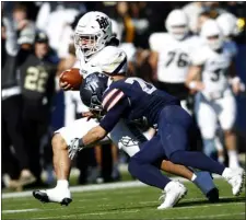  ?? STEVE HAMM — SPECIAL TO THE DALLAS MORNING NEWS ?? Harding running back Blake Delacruz, left, is tackled by Colorado Mines cornerback Will Drogosch after a long gain during Saturday’s Division II championsh­ip game in Mckinney, Texas.