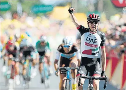  ?? FOTO: EFE ?? Latour, en segunda posición, quiso discutirle la victoria a Daniel Martin, pero no pudo y el irlandés sumó su segundo triunfo en el Tour