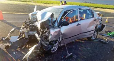  ?? PICTURE: ER24 ?? CARNAGE: Three people were killed, including a 10-year-old boy, and nine others injured in four-vehicle collision on the N1 Highway in the Cape Winelands, between Worcester and Rawsonvill­e in the Western Cape.