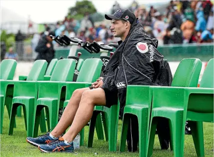 ?? PHOTO: GETTY IMAGES ?? Kieran Foran watches from the bench during the Warriors’ pre-season match against the Gold Coast Titans in Palmerston North last weekend.