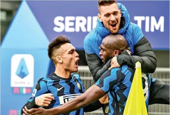  ?? AFP photo ?? Lukaku (right) celebrates with Lautaro Martinez (left) and Inter Milan’s Romanian goalkeeper Ionut Andrei Radu.