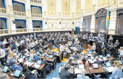  ??  ?? Legislatur­a. Vidal necesitará de los votos del Frente Renovador para lograr la autorizaci­ón para tomar deuda.