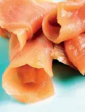 ??  ?? Veneto Banditi i dolci, in questa regione si preferisco­no salmone affumicato, formaggi e salumi