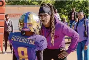  ?? Tahajah Samuels/Metro-Goldwyn-Mayer Studios Inc. ?? Snoop Dogg plays insufferab­le ex-NFL player Jaycen Jennings in profanity-laced “The Underdoggs.”