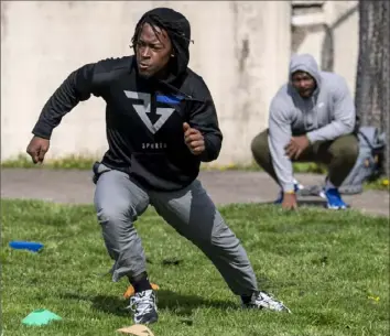  ?? Steph Chambers/Post-Gazette ?? Maurice Ffrench runs a drill at an impromptu workout last month as David Green watches. Said Ffrench of his oportunity with Kansas City — “I’m really excited. I love competitio­n.”