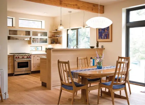  ??  ?? TOP: Natural light flows into the kitchen, which was designed by Uli Walle of Old World Woodworkin­g in Guelph.