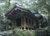  ?? PROVIDED BY AGENCE FRANCE-PRESS ?? The Okitsugu shrine on Okinoshima island, which was given UNESCO World Heritage status last week.