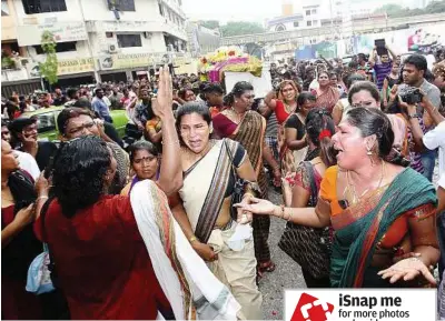  ??  ?? Grief-stricken: Mourners paying last respects to Asha during the procession in Kuala Lumpur. — S.S Kanesan / The Star