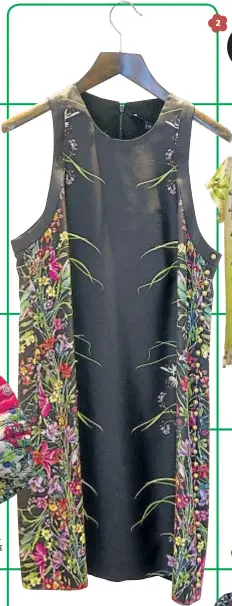  ??  ?? 3
Gucci. Vestido de seda negro con estampado lateral y botonadura. 1.850 € Jofré. Bori y Fontestà, 2
2