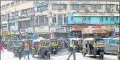  ??  ?? Auto rickshaws are parked haphazardl­y despite a dedicated lane outside Kalyan railway station on Thursday.