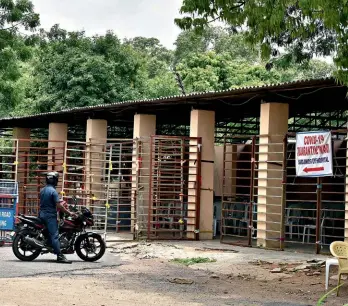  ??  ?? ONE SWAB TOO FEW
A closed Covid sample collection centre in Hyderabad; (below) CM K. Chandrashe­kar Rao after a review meeting in the capital