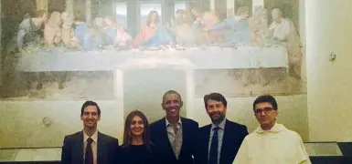  ??  ?? Nel Cenacolo Da sinistra: il direttore del Polo Museale Lombardo Stefano L’Occaso, la direttrice Chiara Rostagno, Barack Obama, il ministro Dario Franceschi­ni e fra’ Guido Bendinelli, priore dei domenicani