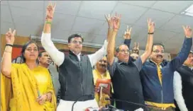  ?? PRABHAKAR SHARMA /HT ?? Rajasthan Congress president Sachin Pilot (second from left) with leader of opposition Rameshwar Dudi (third from left) and other office bearers celebrate the party’s win in the bypolls.