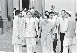  ?? N THYAGARAJA­N/HT ARCHIVE ?? Congress MPs and then PM Indira Gandhi after a meeting of the party’s working committee on July 21, 1969, a week after Morarji Desai resigned as the deputy PM.