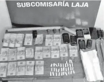  ??  ?? LAS DILIGENCIA­S EFECTUADAS por Carabinero­s permitiero­n incautar droga, armas y dinero en efectivo.