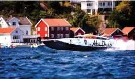  ?? FOTO: MAJA HOLAND ?? FARTSMONST­ER: Her er en av båtene i aksjon under VM-løp i Arendal i 2011.