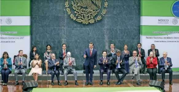  ??  ?? Enrique Peña Nieto felicitó a los ganadores y les agradeció que pusieran el nombre de México en alto en diversas competenci­as.