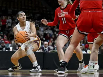  ?? AARON ONTIVEROZ — THE DENVER POST ?? Windsor’s Madelyn Bahnsen looks for a teammate as Glenwood Springs’ Matter Enewold defends during the first half of the 5A title game at the Denver Coliseum on Thursday.