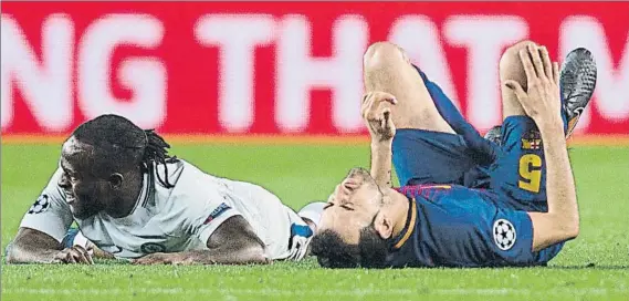  ?? FOTO: PERE PUNTÍ ?? Sergio Busquets sufrió una fractura en la falange del quinto metatarsia­no del pie derecho en la vuelta ante el Chelsea y desde entonces está de baja