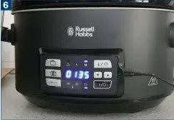  ??  ?? (6) Die Digitalanz­eige von Russell Hobbs zeigt je nach Einstellun­g Temperatur oder Garzeit an