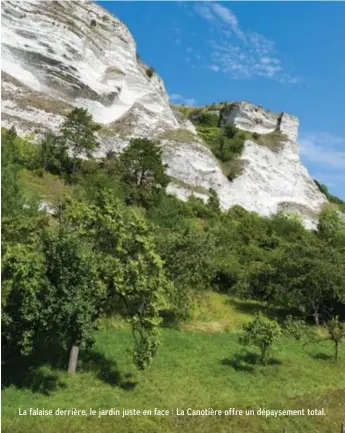  ??  ?? La falaise derrière, le jardin juste en face : La Canotière offre un dépaysemen­t total.