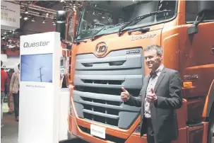  ??  ?? RANGKAIAN UTAMA: Van den Heede berdiri di sebelah model Quester, iaitu trak berat keluaran UD Trucks yang dipamerkan di pertunjuka­n di Tokyo baru-baru ini.