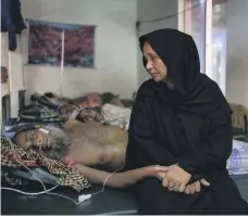  ?? Antonio Faccilongo ?? A Rohingya woman looks after her husband at the Kutupalong clinic, which is run by Doctors without Borders