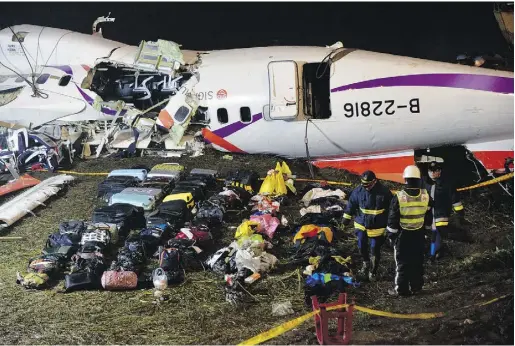  ?? Photos: STR / AFP / Gett y Imag es ?? Passengers’ belongings are placed in front of the wreckage of the TransAsia turboprop plane on the banks of the Keelung River outside Taiwan’s capital of Taipei on Thursday. At least 32 people were killed when the plane
crashed into the river moments...