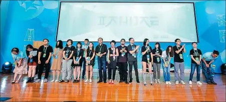  ?? PHOTOS PROVIDED TO CHINA DAILY ?? Chinese and foreign participan­ts meet the audience while attending the Asia-Pacific Science Fiction Convention at the China Science and Technology Museum in Beijing in May.