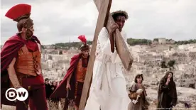  ??  ?? Кадр из фильма Мило Рау "Новое Евангелие" с Иваном Санье в роли Иисуса Христа