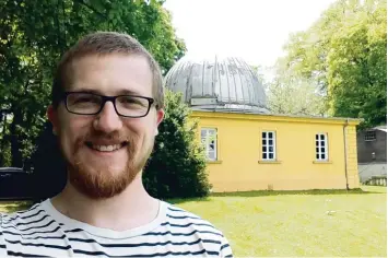  ?? Fotos: Alber, Rauh, Hacibekiro­glu, Neumeier, Hafner, Marko ?? Der angehende Astrophysi­ker Benjamin Alber aus dem Obergriesb­acher Ortsteil Zahling vor dem Refraktorg­ebäude der Universitä­tssternwar­te in München.